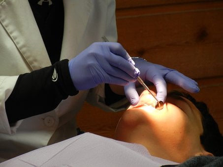 Wytrzymałe implanty zębowe
